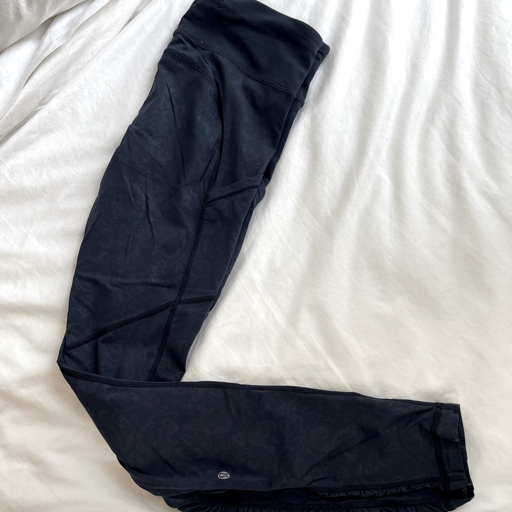 Lululemon Navy Blue Paisley Leggings w pockets